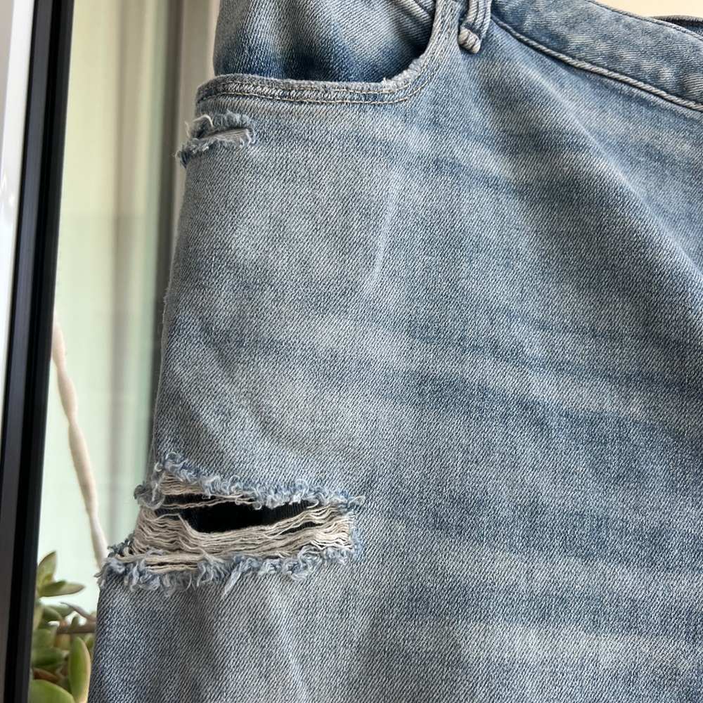 Abercrombie curve love Jean